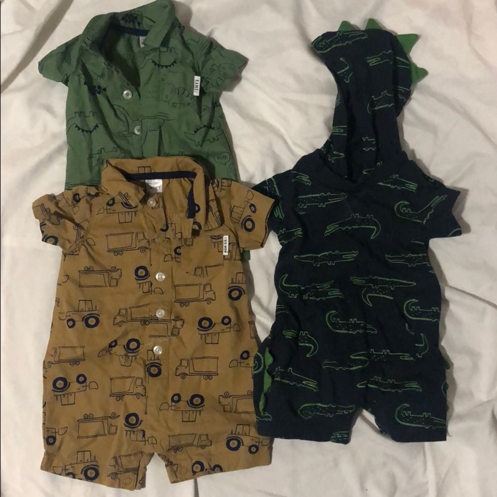 Carter’s bundle of one pieces